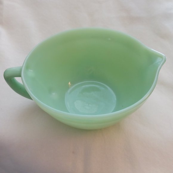 Vintage 1950's Fire King Jadeite Batter Bowl With Handle and Spout Made In USA - Picture 2 of 5